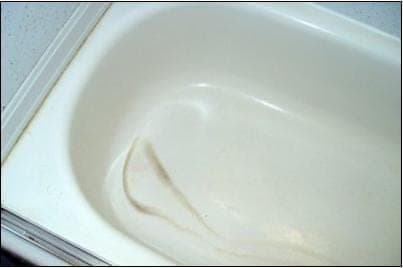 Bathtub before Diamond Magic cleaning